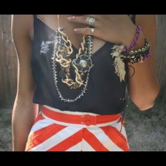 Minimalist black tank - Picture 3 of 4